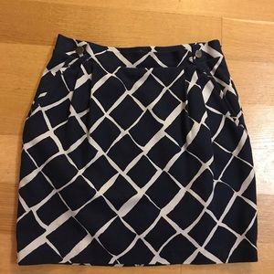 Club Monaco navy with white pattern skirt - sz8